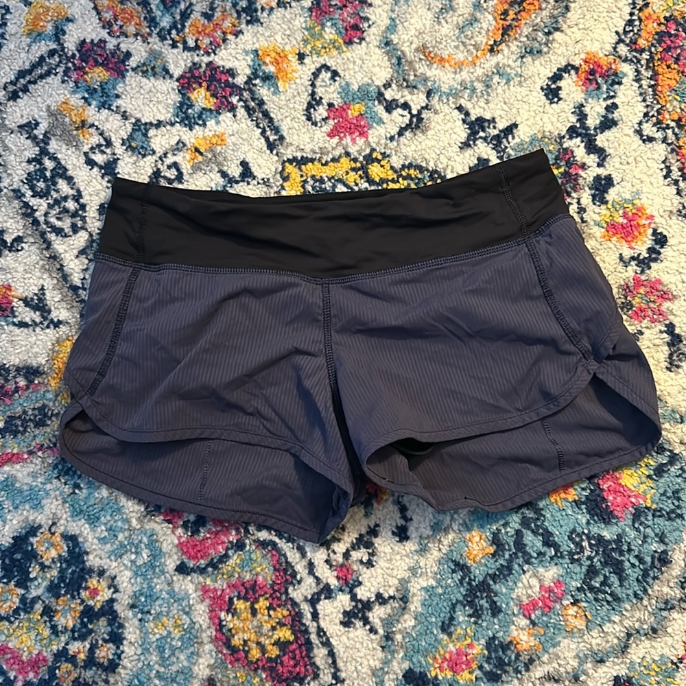 lululemon 2.5 hotty hot shorts